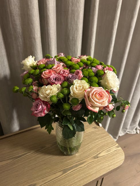 Ramo elegante de rosas y crisantemos coloridos
